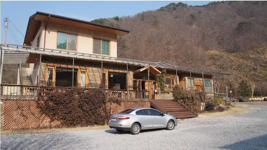 단체룸 이랑 식당이 같이있음.JPG