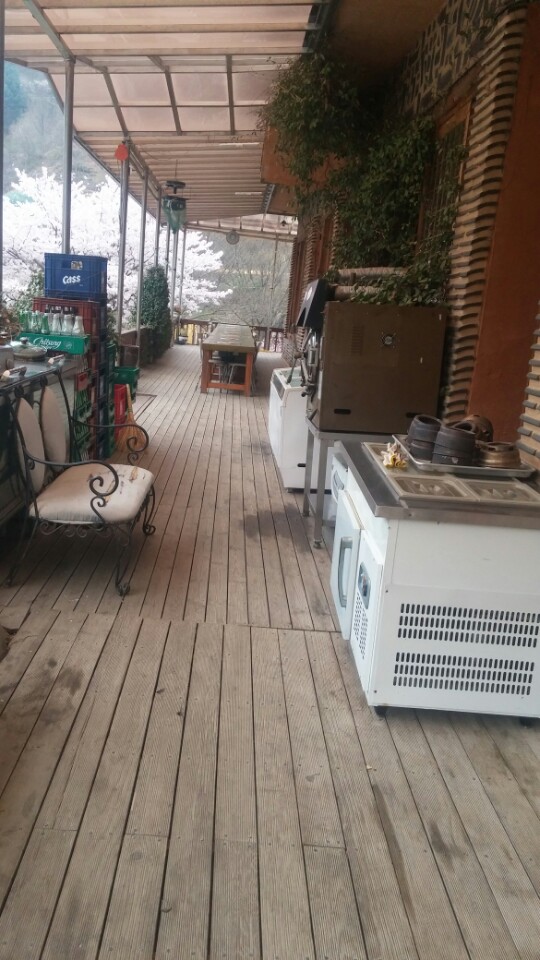 단체룸 테라스.jpg